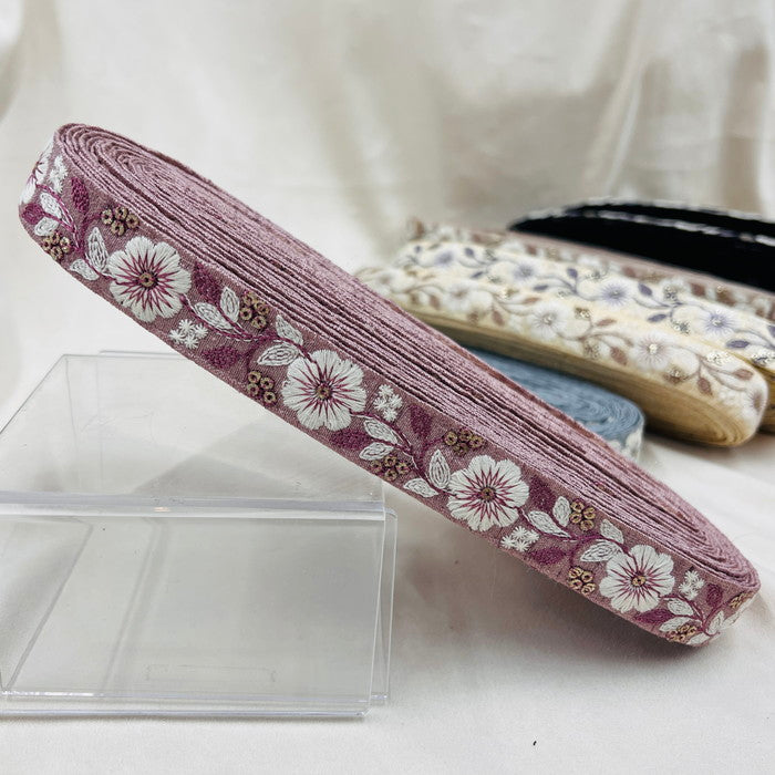 【50cm単位】 刺繍リボン 細幅 使いやすい細幅 白い花の旋律 流れる様な美しさ 布地 幅約2.3cm 230915001