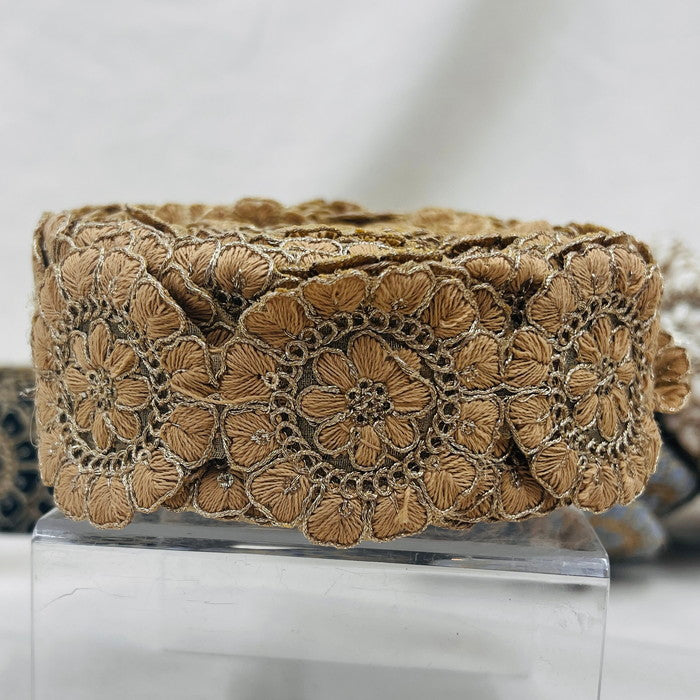 【50cm単位】 刺繍リボン ゴールドの縁取り 妖精達の休息 チュール 幅約4.5cm 230929002