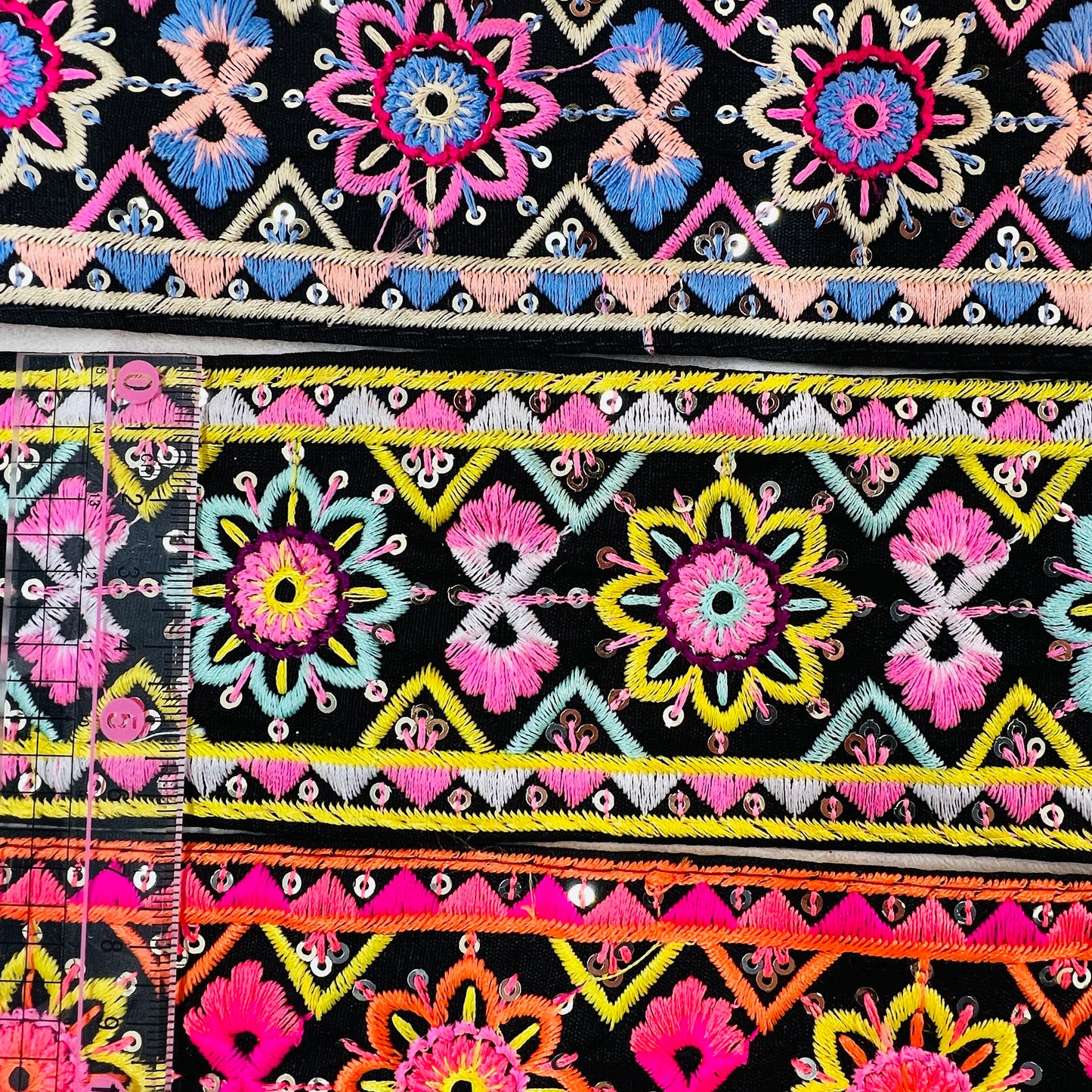 エキゾチック!カラフル花柄刺繡リボン(使用スパンコール使用)・布地タイプ(幅 約6cm) インド刺繍リボン 220930001