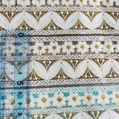 【50cm単位】 刺繡リボン 大人気デザイン 白色に恋する花柄刺繍リボン チュール 幅約5.5cm 230404019