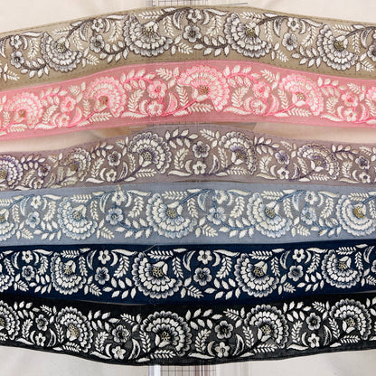 【50cm単位】 刺繍リボン 美しさの条件 空へ羽ばたくように 白い大輪の花② チュール 幅約4.6cm 23040626026
