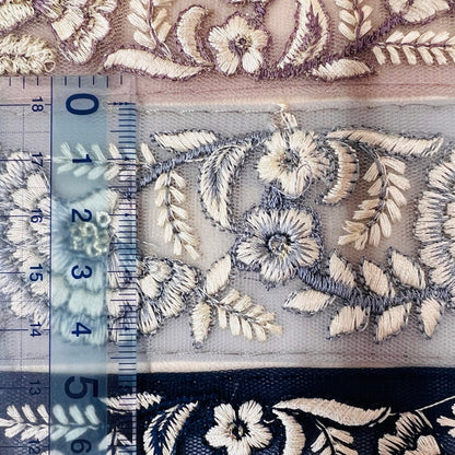 【50cm単位】 刺繍リボン 美しさの条件 空へ羽ばたくように 白い大輪の花② チュール 幅約4.6cm 23040626026