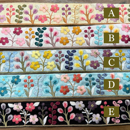 刺繍リボン-【50cm単位】刺繍リボン 細幅 インド刺繍リボン ノンスパンコール 布地 花壇に咲いた色鮮やかな植物 幅約3.9cm 230501001-心が躍る刺繍リボン屋 by船場マップ
