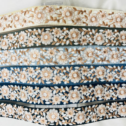 【50cm単位】 刺繍リボン 可愛さの条件 白とベージュの共演 シンプル可愛い花柄 布地 幅約4cm 230508001