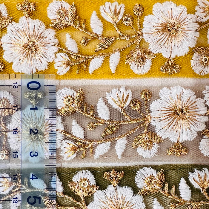 【50cm単位】 刺繍リボン 金糸がアクセント 陽の光に煌めく 白い花 チュール 幅約3.4cm 230508012