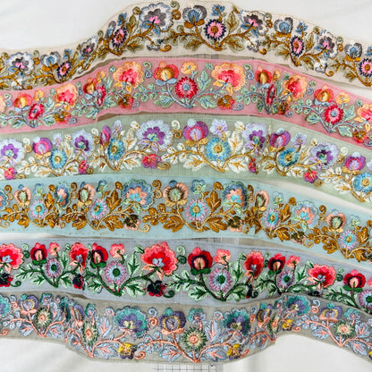 【50cm単位】 刺繍リボン ノンスパンコール！ 刺繍のみで織りなす キュートな花柄 チュール 幅約4.4cm 230508013