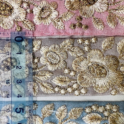 【50cm単位】 刺繍リボン ゴールドで紡ぐ コロンとした花柄 可愛さと美しさの共演 布地 幅約4.1cm 230610004