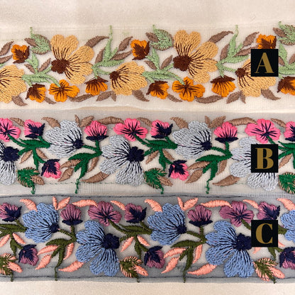 【50cm単位】 刺繍リボン ノンスパンコール 清流でたゆたう 水中花の花束みたいな チュール 幅約5.3cm 23072205
