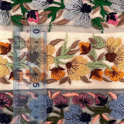 【50cm単位】 刺繍リボン ノンスパンコール 清流でたゆたう 水中花の花束みたいな チュール 幅約5.3cm 23072205
