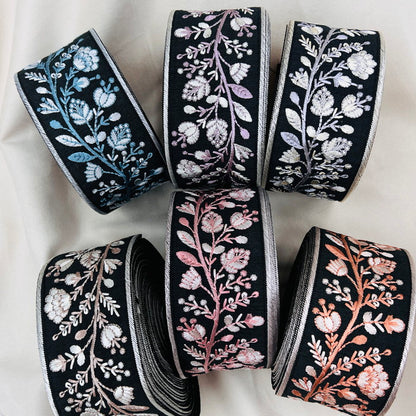 【50cm単位】 刺繍リボン ノンスパンコール 天まで届け 空に向かって咲く花① 布地 幅約6.2cm 230727002