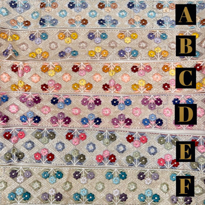 【50cm単位】 刺繍リボン スパンコールいっぱい キラキラ煌めく枠取りに埋まる小花 刺繍リボン チュール 幅約6.5cm　230801002