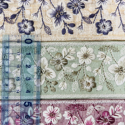 【50cm単位】 刺繍リボン キラリと煌めく 可憐に咲く 花たちの世界 布地 幅約4.6cm 230915002