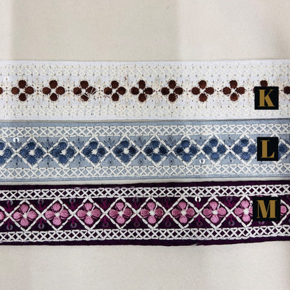 【50cm単位】 刺繍リボン 待望の再再再入荷 格子柄とお花のチェーン 布地 幅約2.7cm~約3.1cm 230929003