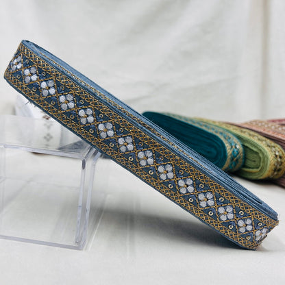 【50cm単位】 刺繍リボン 待望の再再再入荷 格子柄とお花のチェーン 布地 幅約2.7cm~約3.1cm 230929003
