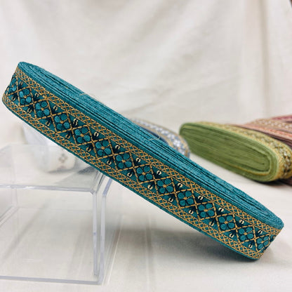 【50cm単位】 刺繍リボン 待望の再再再入荷 格子柄とお花のチェーン 布地 幅約2.7cm~約3.1cm 230929003