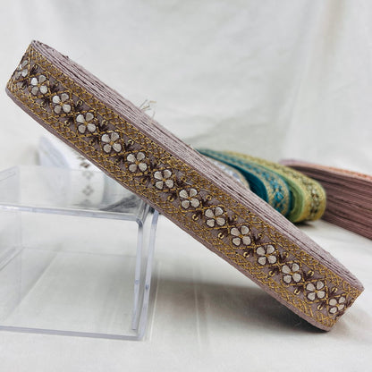 【50cm単位】 刺繍リボン 待望の再再再入荷 格子柄とお花のチェーン 布地 幅約2.7cm~約3.1cm 230929003