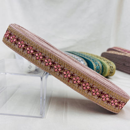 【50cm単位】 刺繍リボン 待望の再再再入荷 格子柄とお花のチェーン 布地 幅約2.7cm~約3.1cm 230929003