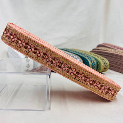 【50cm単位】 刺繍リボン 待望の再再再入荷 格子柄とお花のチェーン 布地 幅約2.7cm~約3.1cm 230929003