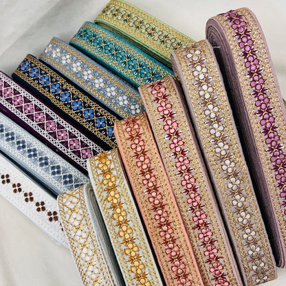 【50cm単位】 刺繍リボン 待望の再再再入荷 格子柄とお花のチェーン 布地 幅約2.7cm~約3.1cm 230929003