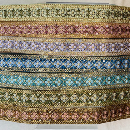 【50cm単位】 刺繍リボン 待望の再再再入荷 格子柄とお花のチェーン 布地 幅約2.7cm~約3.1cm 230929003