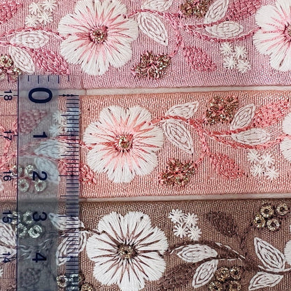 【50cm単位】 刺繍リボン 細幅 森の中に咲く 優しく微笑む 白いクリスマスローズ 布地 幅約2.6cm 230930010