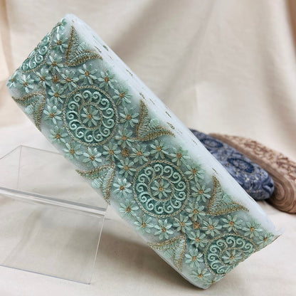【50cm単位】 刺繍リボン 同系色の刺繡 小花柄のサークル チュール 幅約7.5cm 231003002