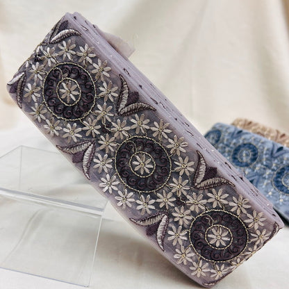 【50cm単位】 刺繍リボン 同系色の刺繡 小花柄のサークル チュール 幅約7.5cm 231003002