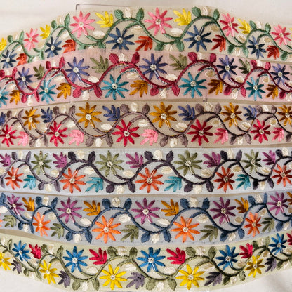【50cm単位】 刺繍リボン 細幅 ポップなカラー 可愛いが溢れ出す 虹色の花畑 チュール 幅約3.1cm 230930004