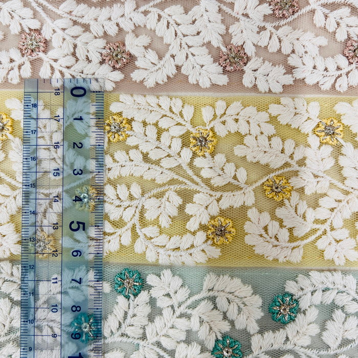 【50cm単位】 刺繍リボン 星の花がキラリ 穏やかに揺れる シルバーリーフ チュール 幅約6.3cm 230930006