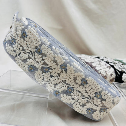 【50cm単位】 刺繍リボン 星の花がキラリ 穏やかに揺れる シルバーリーフ チュール 幅約6.3cm 230930006