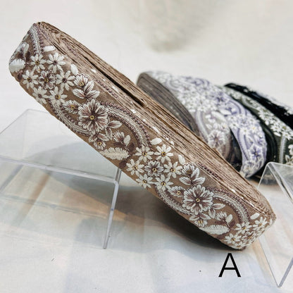 【50cm単位】 刺繍リボン 流れるような 曲線美 花を背負いたい 手鞠のような花 布地 幅約4cm 231204005