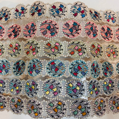 【50cm単位】 刺繍リボン カラフル ポップ メロディが 聴こえる スズランの 音符 チュール 幅約4.1cm 240116008
