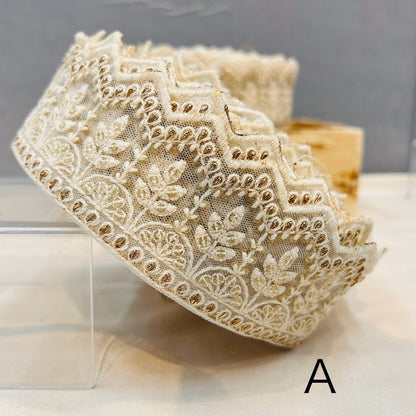 【50cm単位】 刺繍リボン ホワイトリボン 雪の国の 氷の結晶の 王冠 チュール 幅約5.4cm 240116013