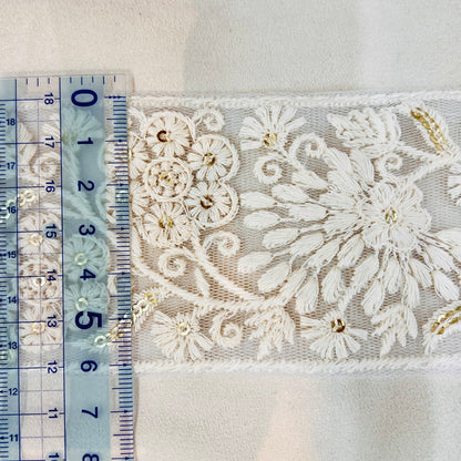 【50cm単位】 刺繍リボン ホワイトリボン 美しい花々 優しさのブーケ チュール 幅約6.2cm 240116014