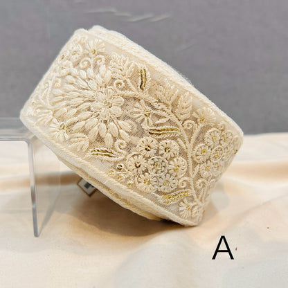 【50cm単位】 刺繍リボン ホワイトリボン 美しい花々 優しさのブーケ チュール 幅約6.2cm 240116014