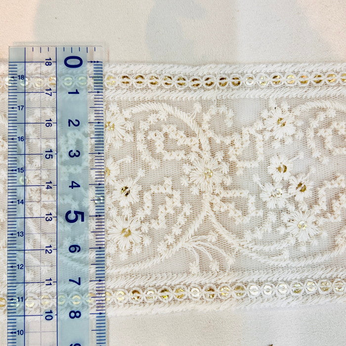【50cm単位】 刺繍リボン ホワイトリボン 白い輝き 小花の形の結晶 チュール 幅約8.1cm 240116018