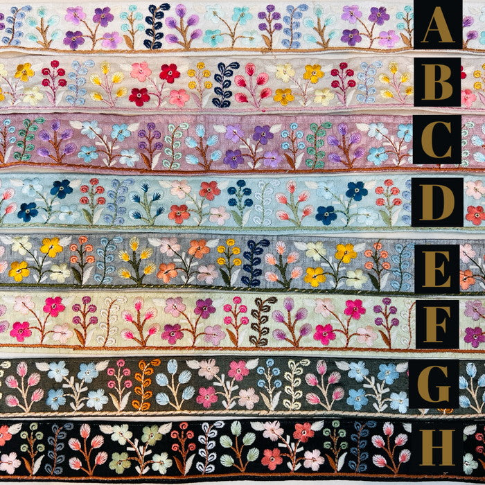 【50cm単位】 刺繍リボン メルヘンの世界 花壇に咲いた 色鮮やかな 植物 布地 幅約4.1cm 240116020