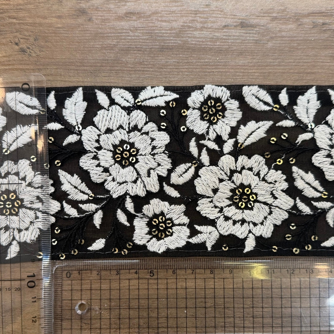 【50cm単位】 刺繍リボン 中太幅広幅 幅広 太幅 インド刺繍リボン スパンコール チュール地 白夜の花園 刺繍リボン 幅約9cm 240116021