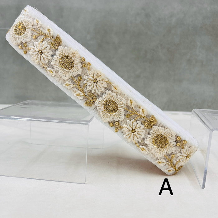 【50cm単位】 刺繍リボン ホワイトの世界 白いヒマワリ のような花 チュール 幅約4cm 240408007