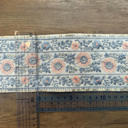 刺繍リボン-【50cm単位】 刺繍リボン 広幅 幅広 太幅 インド刺繍リボン スパンコール 布地 シャーロットの花壇 幅約8.9cm 240408020-心が躍る刺繍リボン屋 by船場マップ