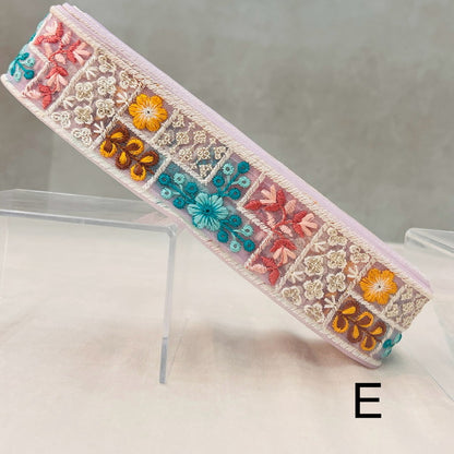 【50cm単位】 刺繍リボン スパンコール輝く カラフル小花の パッチワーク チュール 幅約4.4cm 240423006