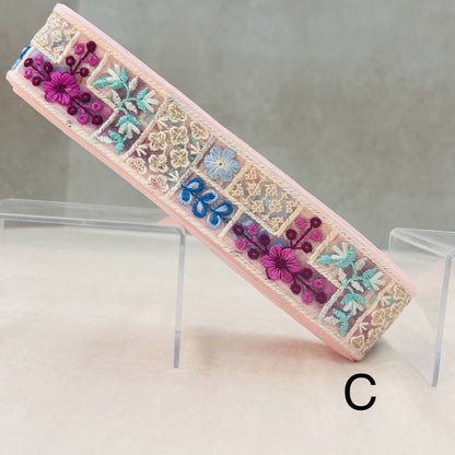 【50cm単位】 刺繍リボン スパンコール輝く カラフル小花の パッチワーク チュール 幅約4.4cm 240423006
