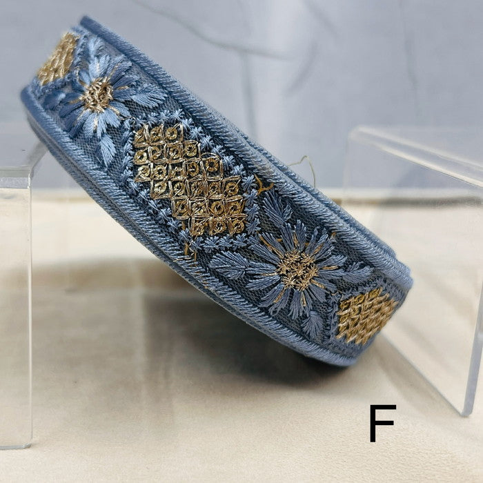 【50cm単位】 刺繍リボン 細幅 美しい 同系色 デイジーと 宝石の フラワーボックス チュール 幅約2.8cm 240430003