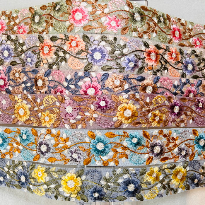 【50cm単位】 刺繍リボン ノンスパンコール 刺繍だけで 華やか 咲き誇る 花達 チュール 幅約3.7cm 240513002