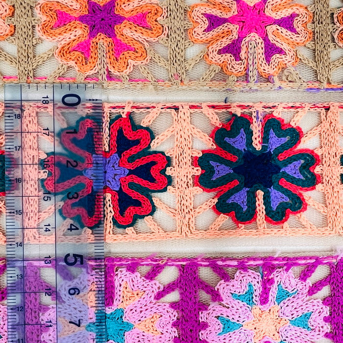 50cm単位】 刺繍リボン 昭和レトロ どこか 懐かしい 万華鏡の 柄のよう チュール 幅約4.7cm 240527003 – 心が躍る刺繍リボン屋  by船場マップ