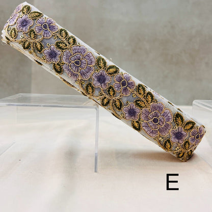 【50cm単位】 刺繍リボン 金の糸がキラリ ビビットなカラーに ドキッ 華麗なる薔薇 チュール 幅約4.2cm 240808003