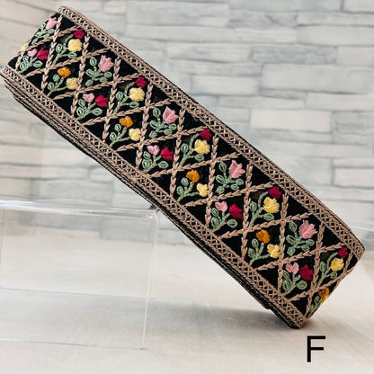 【50cm単位】 刺繍リボン チュールの 優しさ 可憐なチューリップと 小花の コラボ チュール 幅約5.5cm 241219004