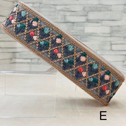 【50cm単位】 刺繍リボン チュールの 優しさ 可憐なチューリップと 小花の コラボ チュール 幅約5.5cm 241219004