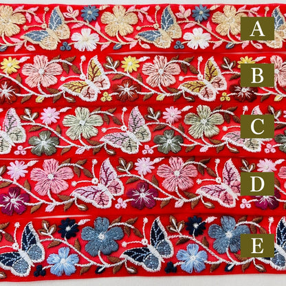 【50cm単位】 刺繍リボン 細幅 赤い刺繍リボンと蝶々 ノンスパンコール チュール 幅約4.3cm 250623004