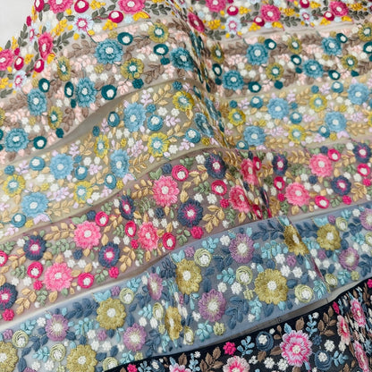 【50cm単位】 刺繍リボン 太幅 広幅 幅広 花盛りはくすみカラーとともに１ インド刺繍リボン ノンスパンコール チュール 幅約7cm 250907004
